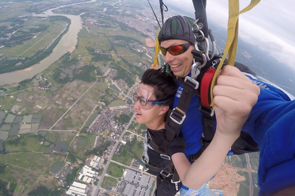 方坚泽在阳江跳伞(受访者供图)