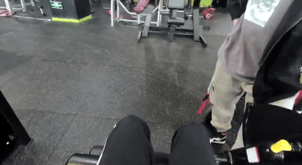 方坚泽在学校锻炼身体(受访者供图)