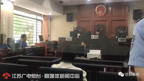 超车■南京首例！被超车后男子路怒症发作，一脚油门踩下去后果很严重…
