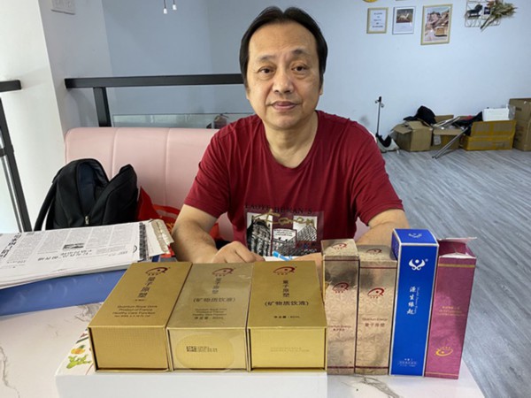 为了举报素绮福州公司，吴乃心收集了大量该公司的产品及相关举报证据。除特殊备注外，本文图片均由 澎湃新闻记者 王孟琦 摄