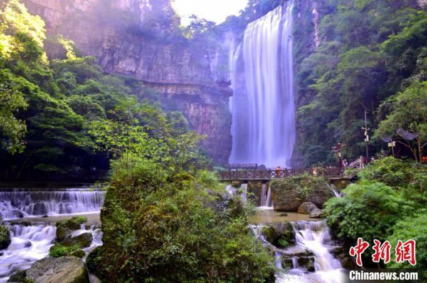 资料图：三峡大瀑布景区。　刘康 摄