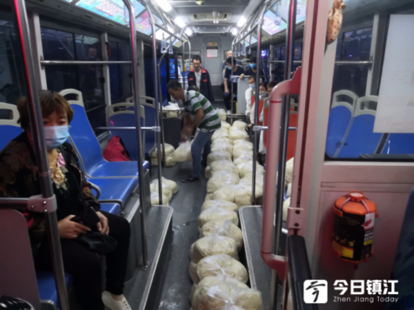 【220路】镇江最长公交线路助力乡镇村民走上致富路 公交车化身“农产品运输车”