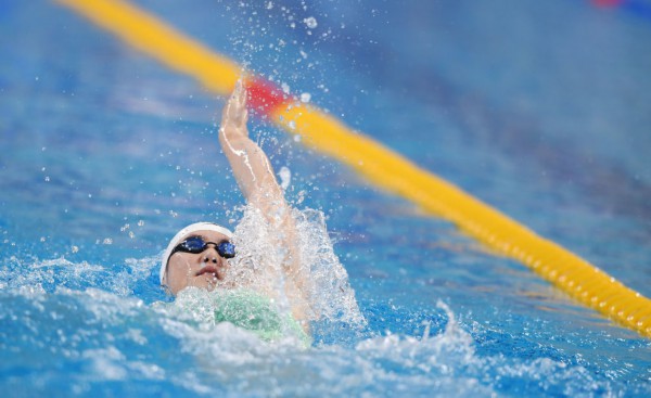 在青岛举行的2020年全国游泳冠军赛暨东京奥运会达标赛女子200米个人混合泳决赛中，浙江队选手叶诗文以2分11秒37的成绩获得冠军。新华社记者 陶希夷 摄