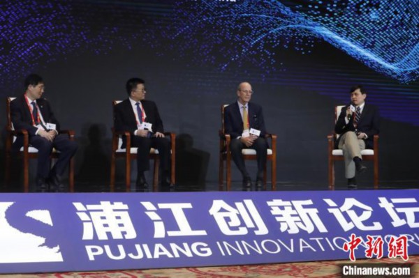 10月22日，2020浦江创新论坛在沪召开。图为特别对话环节，主题是科技创新与全球健康共治。　张亨伟 摄