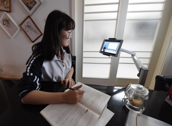 【武汉解封一周年】8个词，记录&ldquo;不服周&rdquo;的湖北人