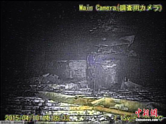 资料图：2015年4月14日消息，近日，日本，向福岛第一核电站1号机组的反应堆安全壳内投入的棒状机器人因不明原因停止了移动。图为机器人拍摄的反应堆图片。