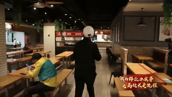 北京一处级干部体验做外卖小哥，12小时赚41元：&ldquo;我觉得很委屈&rdquo; 