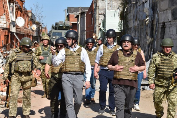 乌克兰国防部管理的脸书公共主页“联合军行动”发布的美国代表访问照片