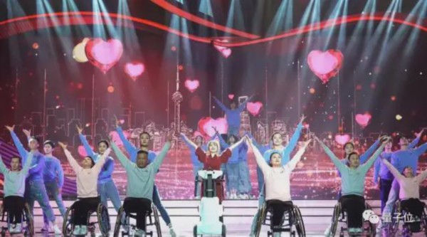 瘫痪病人怎么护理视频瘫痪小姐姐“自主”行走视频火了，曾借助轮椅完成舞蹈表演_https://www.jmylbn.com_新闻资讯_第11张