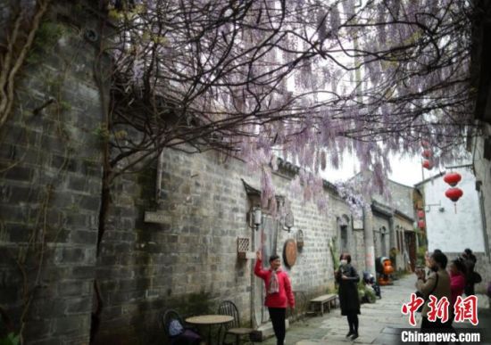近年来，南京市通过保护和修复，将城南老城区的老门东、老门西等古宅聚集区域重新规划利用起来。(资料图) 泱波 摄