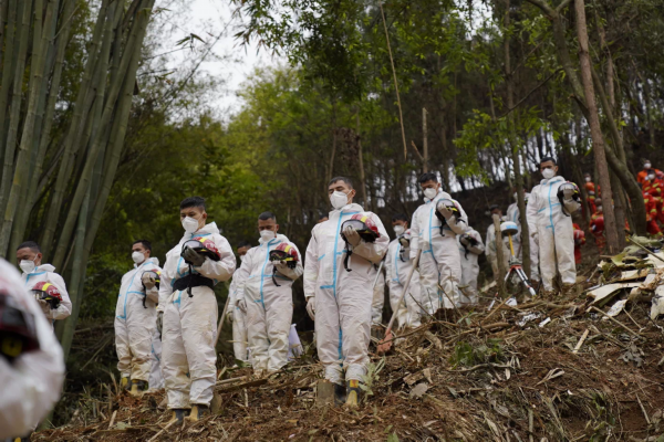 全体救援人员默哀