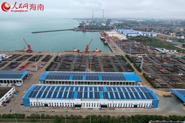 航拍智能深海油气保障仓储中心。人民网 孟凡盛摄