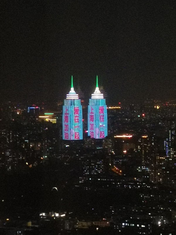 路上拍下的上海夜景