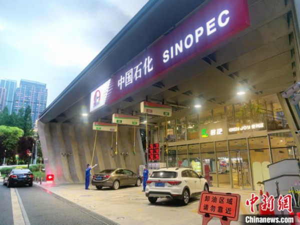 (上海战疫录)加油量在恢复沪加油站纷纷迎客