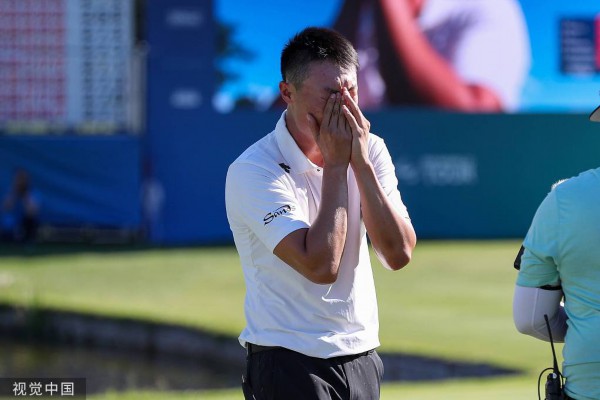 李昊桐掩面而泣。