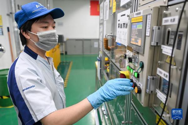 新华全媒+｜江苏无锡：防疫不松懈 生产不停歇
