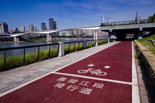 【发现最美 你评我论】重庆：&ldquo;两江四岸&rdquo;治理升级 消落带变身&ldquo;网红打卡地&rdquo;