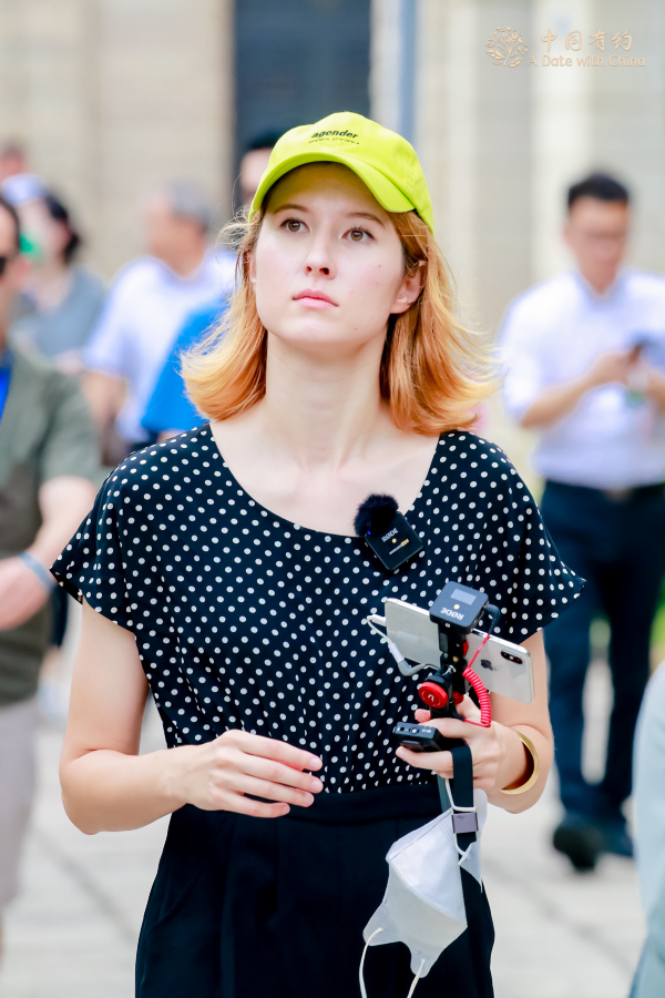 采访团俄罗斯籍网络名人 环环