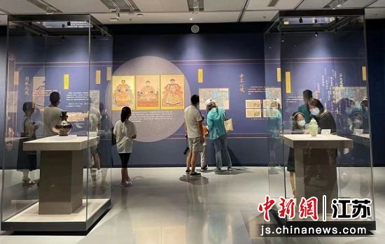 南京各大文博场馆围绕“博物知旅”“文博之夏”等主题活动，共推出青少年喜爱的专题展览、体验项目和夏令营近300场。 仲毅 摄