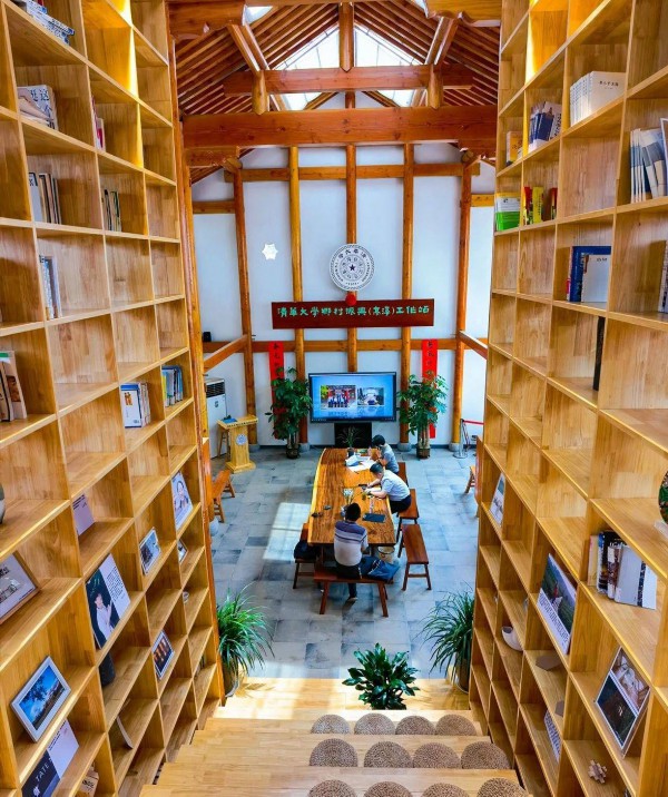经过两年的设计改造，南京市高淳区高岗村于2021年7月17日正式开村。昔日偏僻落后的&ldquo;空心村&rdquo;摇身一变成了远近闻名的&ldquo;网红村&rdquo;。