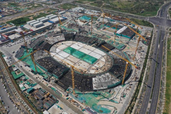 &uarr;2022年9月1日拍摄的位于雄安新区启动区的体育中心项目建设现场(无人机照片)。