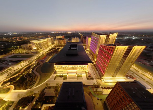 　&uarr;2022年9月7日拍摄的雄安新区商务服务中心(无人机照片)。