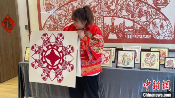 剪纸玩出新花样新疆非遗传承人&ldquo;圈粉&rdquo;年轻人