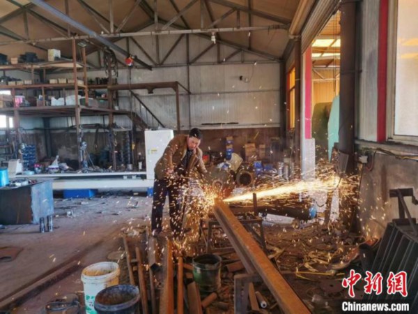 内蒙古&ldquo;农民发明家&rdquo;张朋：让外来农机具&ldquo;服水土&rdquo;、接地气