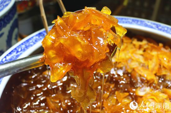 以柚子为原料做的蜂蜜柚子膏。 人民网记者 刘宾摄