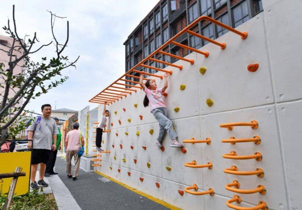 玄武区锁金村街道打造的一处儿童运动主题口袋公园。