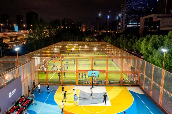 南京首座24小时城市体育街区&ldquo;西城&middot;夜未央&rdquo;开放运营。南京日报/紫金山新闻记者 段仁虎 摄