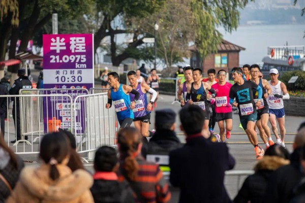 2020南京马拉松暨全国马拉松锦标赛。汪春摄