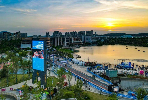 2023年5月，南京体育嘉年华活动在仙林金鹰湖滨天地广场举行。通讯员 宋熙 南京日报/紫金山新闻记者 冯芃 摄