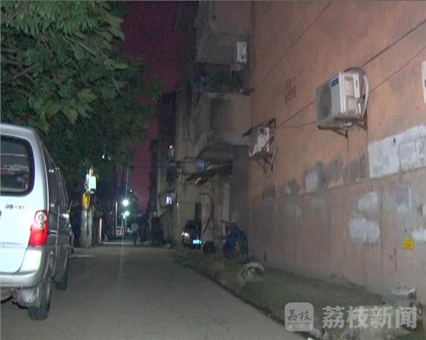 晚上8点钟左右,市民张师傅报警,在浦口浦铁一村335栋,说自己是送外卖