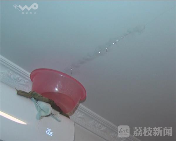 楼上漏水楼下两家遭殃 疑似楼上水管破裂