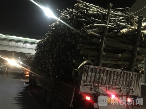 南京交警提醒 谨防货车变 祸车