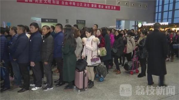 溧阳高铁站首次迎来始发列车