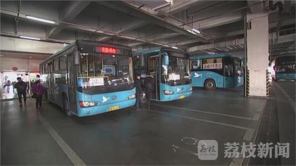 无锡汽车客运站春运车票的预售期为60天,市民通过车站服务台,巴士管家