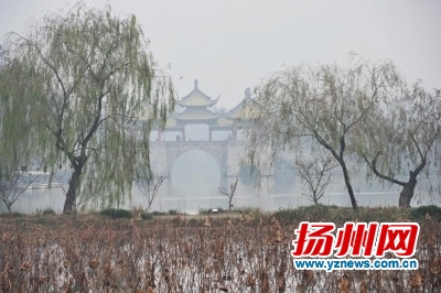 雾霾中的瘦西湖。刘江瑞摄