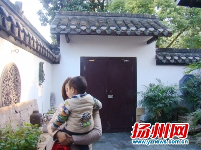 民居客栈里的小院。 民居客栈里的小院。