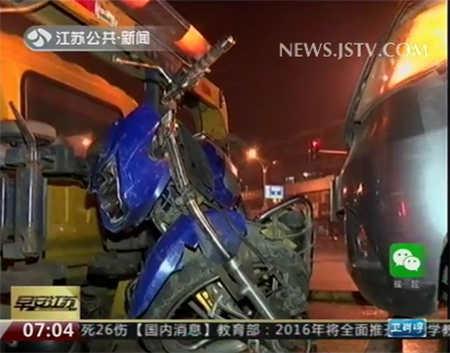 男子酒后骑摩托酿事故 女友被撞生命垂危