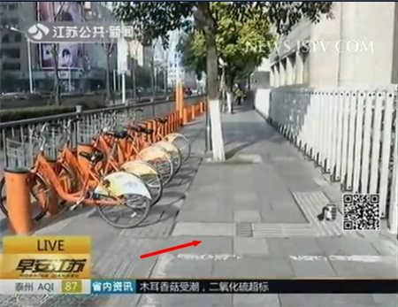 社会车辆&ldquo;鸠占鹊巢&rdquo; 南京公共自行车很受伤