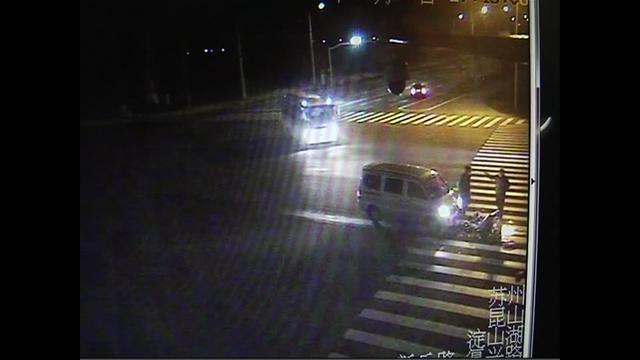 饮酒驾车引发事故 醉酒兄弟“越帮越忙”