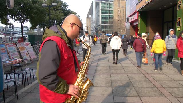 冰冻天,血库告急!南京市民挽袖献血忙