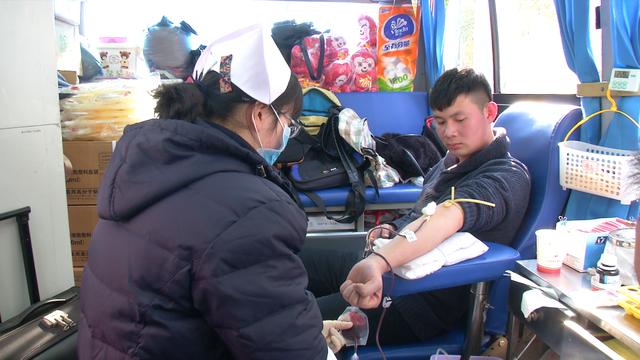 冰冻天,血库告急!南京市民挽袖献血忙