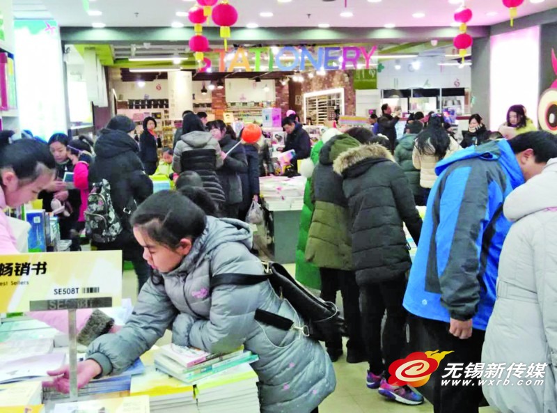 　　　无锡图书中心昨天人气高涨。