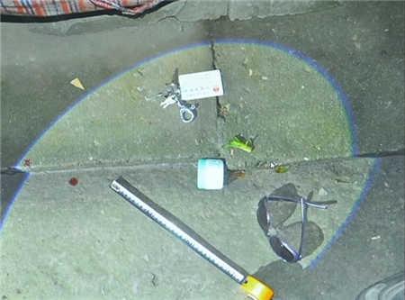 嫌钱太少 劫匪拿抢来的手机发微信“讨红包”