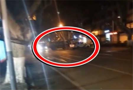 &ldquo;黑渣土车&rdquo;为躲执法 主干道疯狂逆行倒车