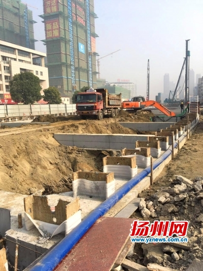 邗江路隧道施工现场。