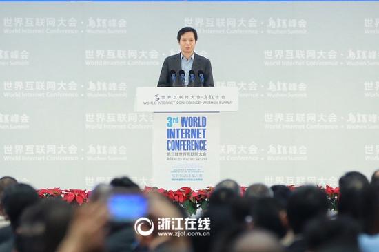 小米科技董事长兼首席执行官雷军闭幕式上致辞。浙江在线记者张迪/摄